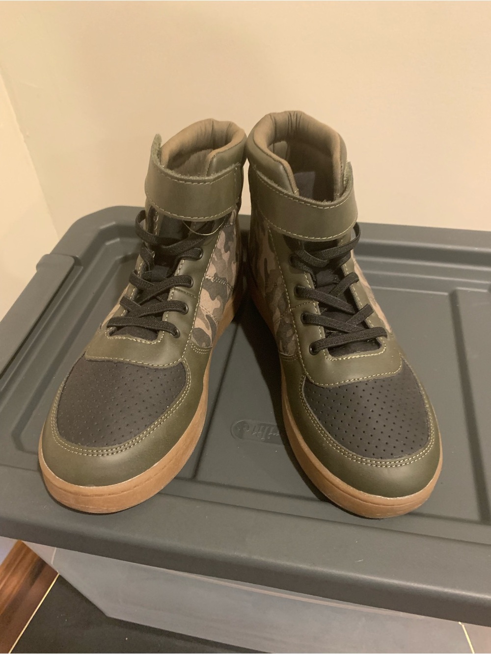 Old Navy Olive Green Camo High-Top Sneakers. Size 5